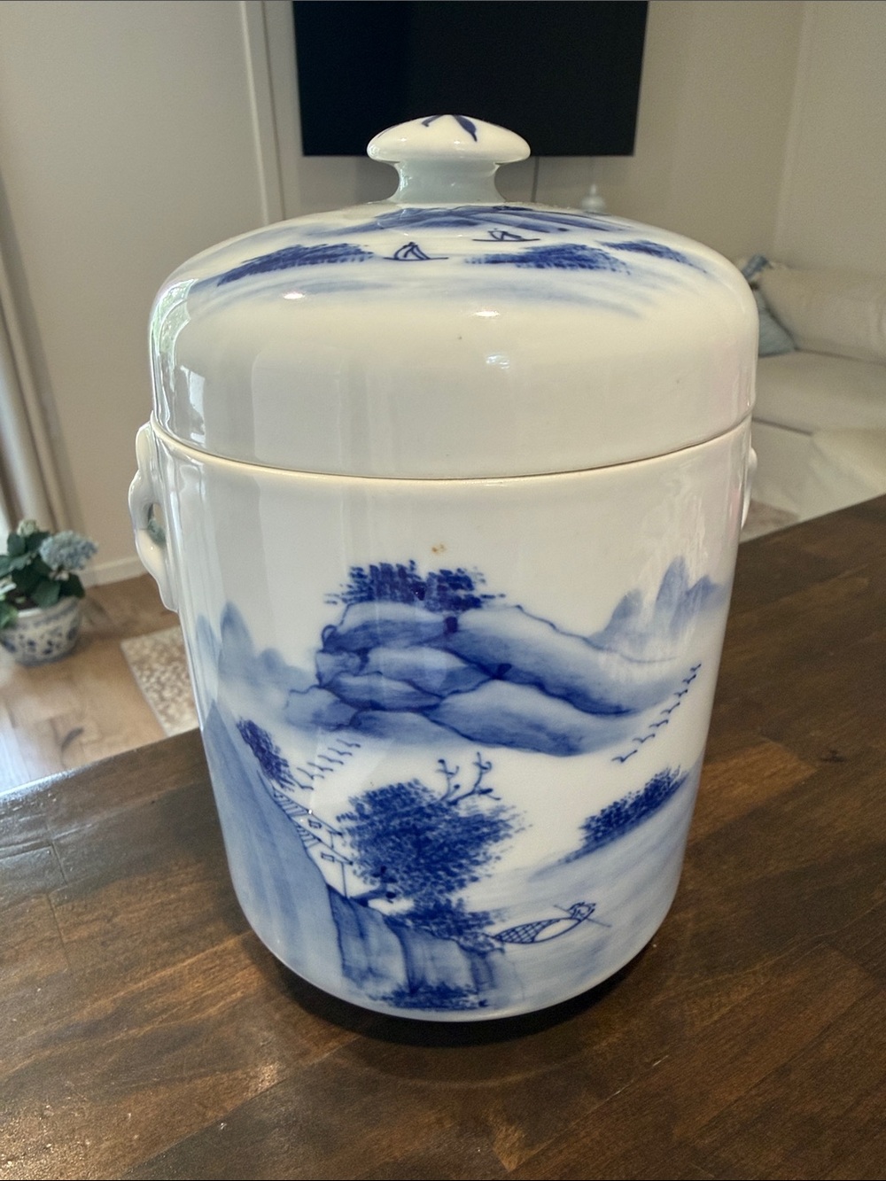 Blue and white porcelain jar with lid. - Picture 2 of 9